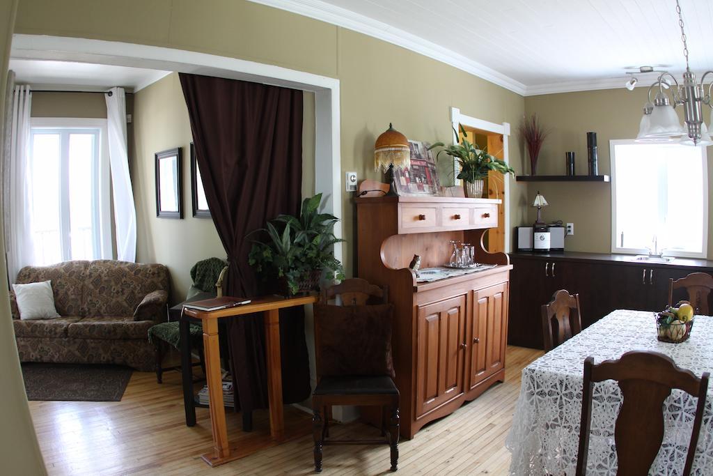 La Grange aux Hiboux Gîte et Restaurant B&B La Baie Extérieur photo