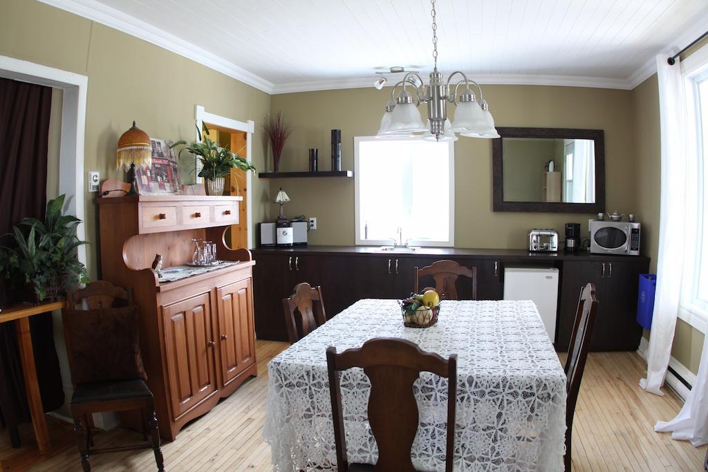 La Grange aux Hiboux Gîte et Restaurant B&B La Baie Extérieur photo