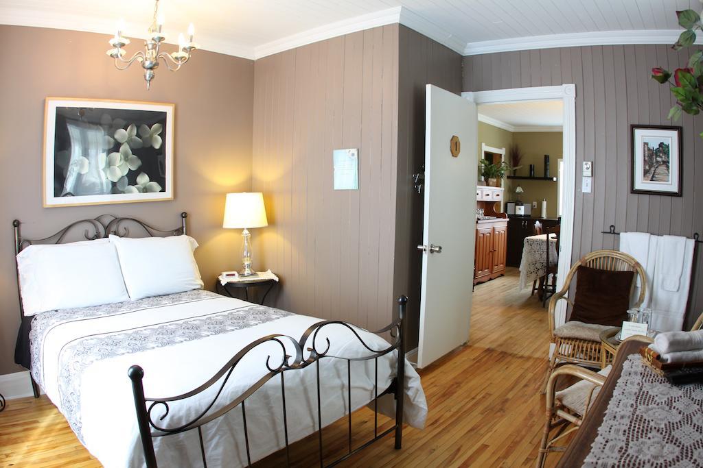 La Grange aux Hiboux Gîte et Restaurant B&B La Baie Chambre photo